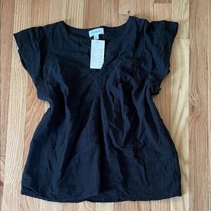 Evereve Blouse Womens Medium Black Eliana V Neck Flutter Top Feminine NWT